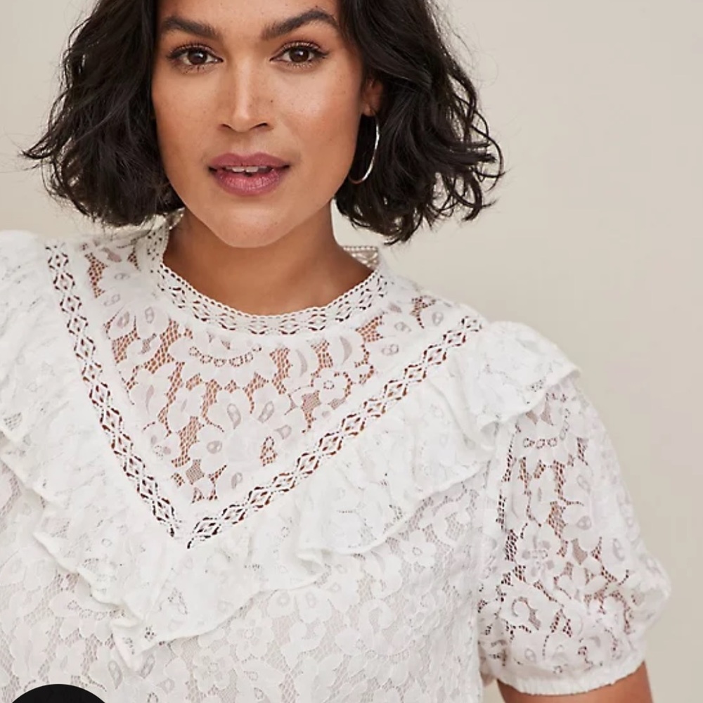 TORRID IVORY LACE RUFFLE DETAIL TOP - Picture 3 of 4